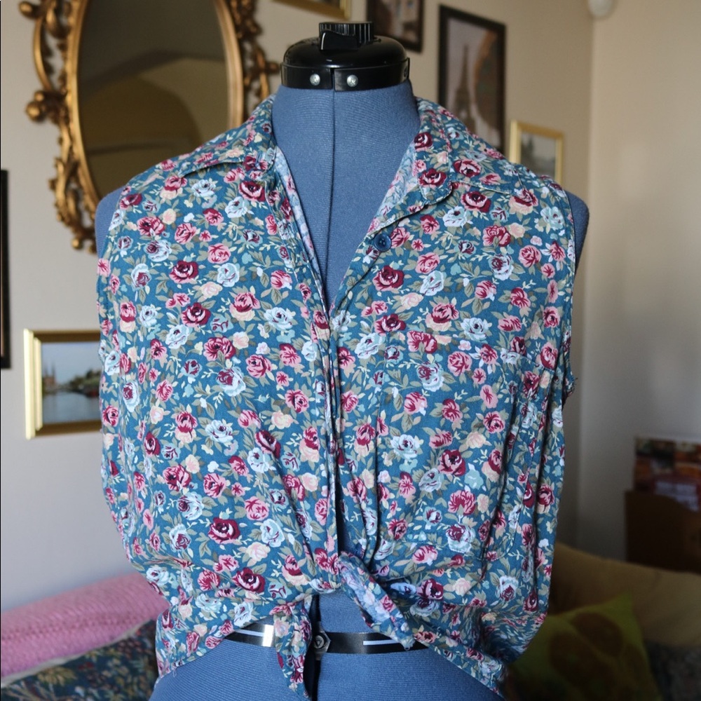 Vintage floral crop top